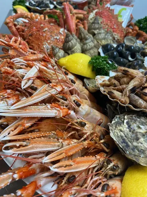plateaux de fruits de mer près de Hénansal